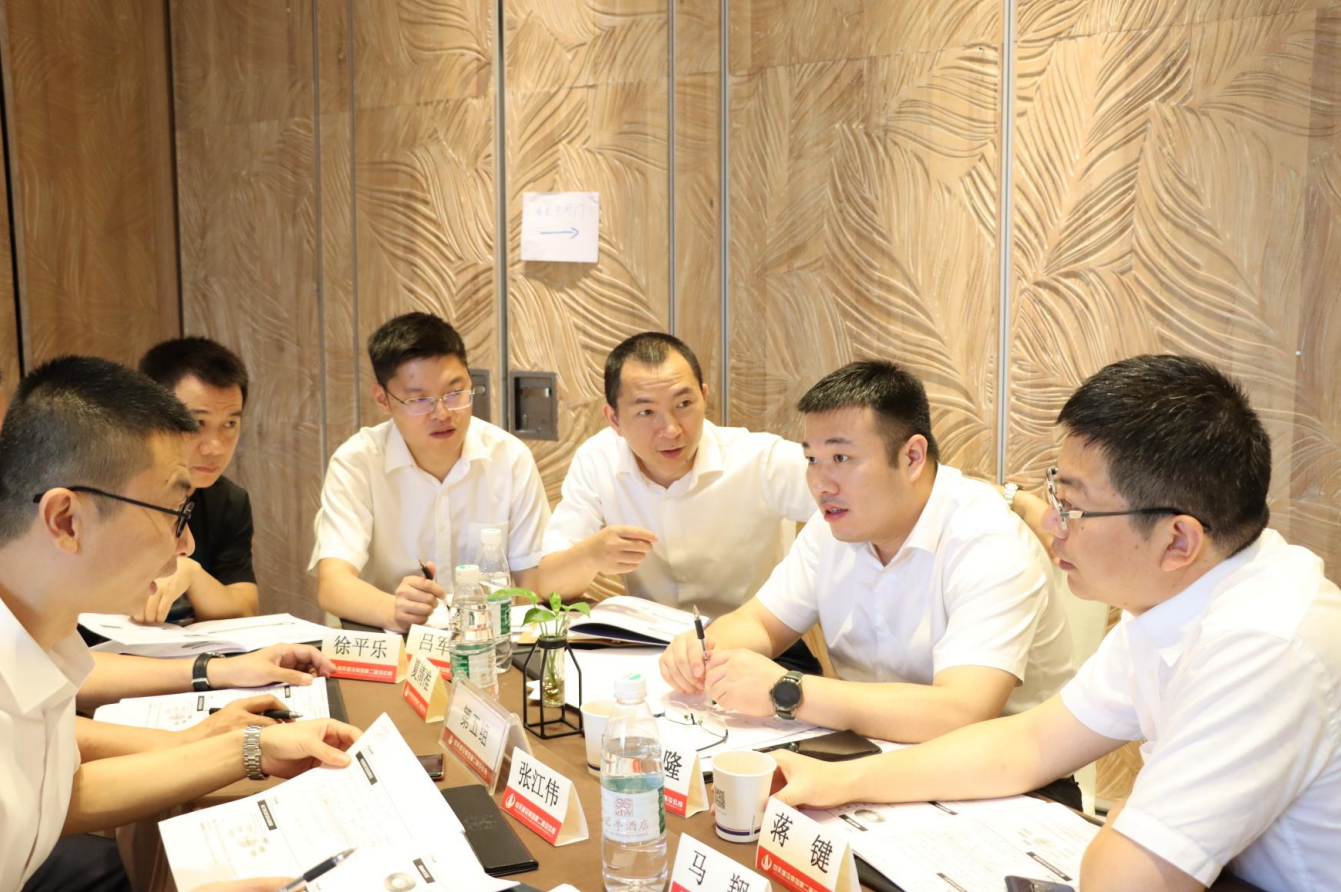 2021年6月25日-26日，九游老哥二建组织开展了2021年中高层主管执行力培训。本次培训特邀清华、北大、上海交大总裁班讲师，中国企业家协会特聘高级讲师许晋老师进行授课。