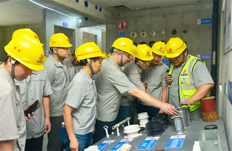 为进一步推进优质客户高效履约，提升交付品质、达成客户满意，2025年6月25日，九游老哥建设集团在上海组织召开2025年越秀地产、华润置业客户履约推进会。